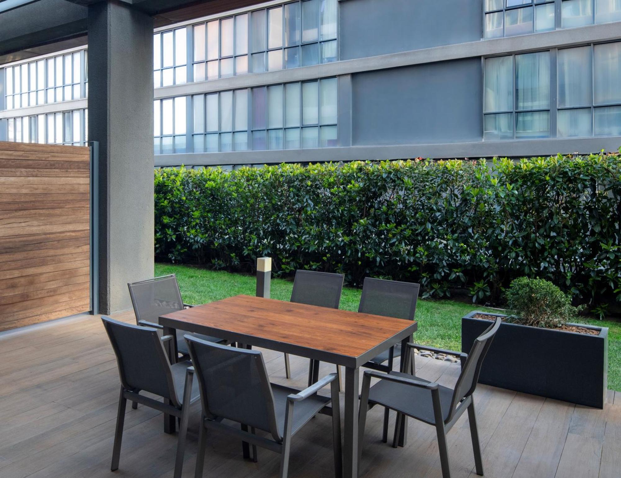 Готель Movenpick Living Istanbul West Екстер'єр фото