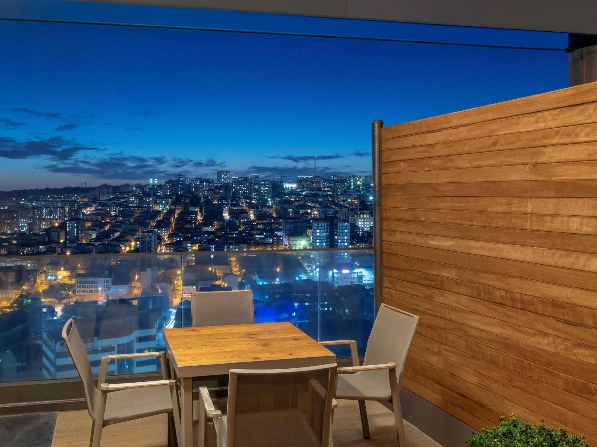 Готель Movenpick Living Istanbul West Екстер'єр фото