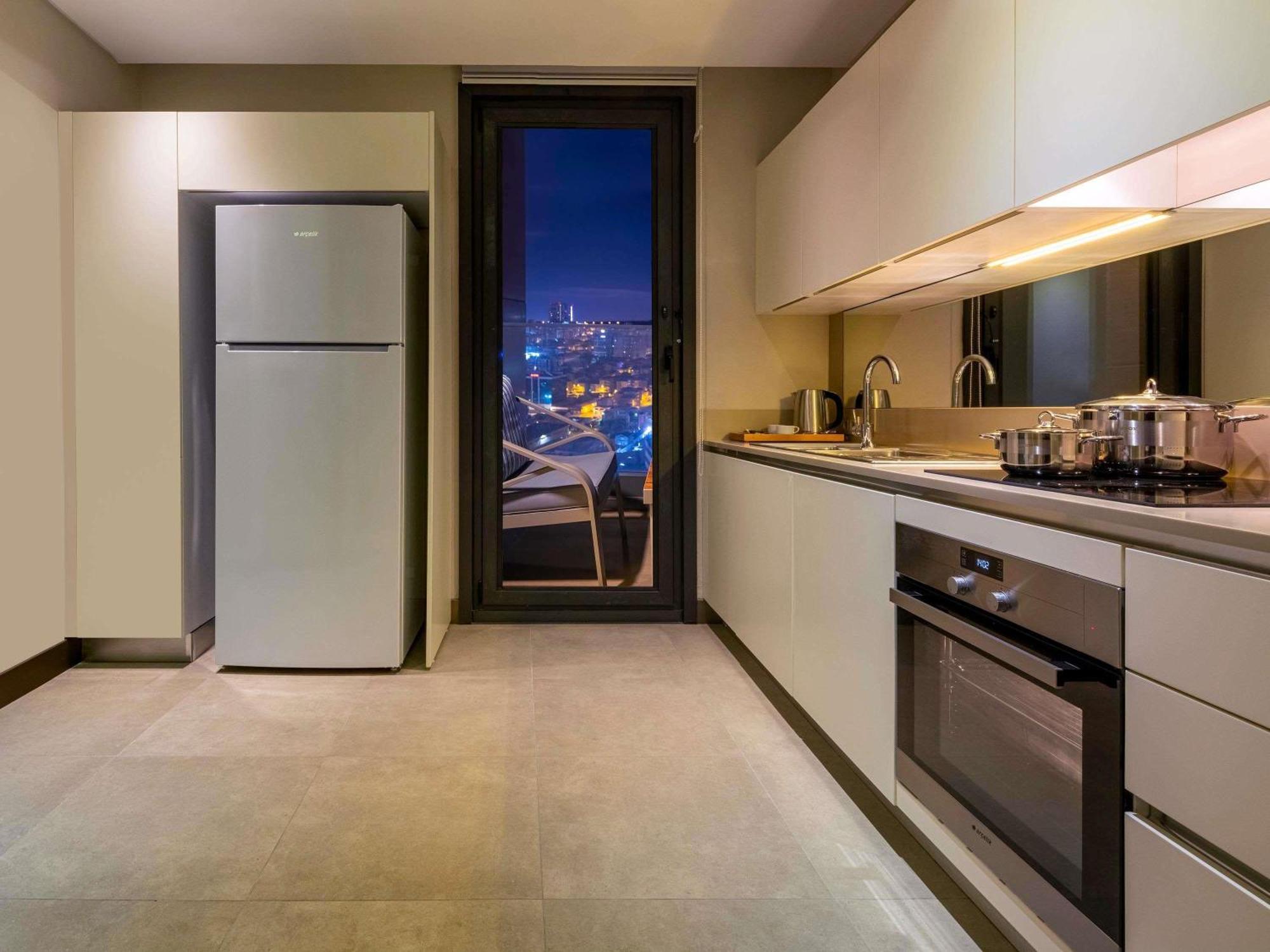 Готель Movenpick Living Istanbul West Екстер'єр фото