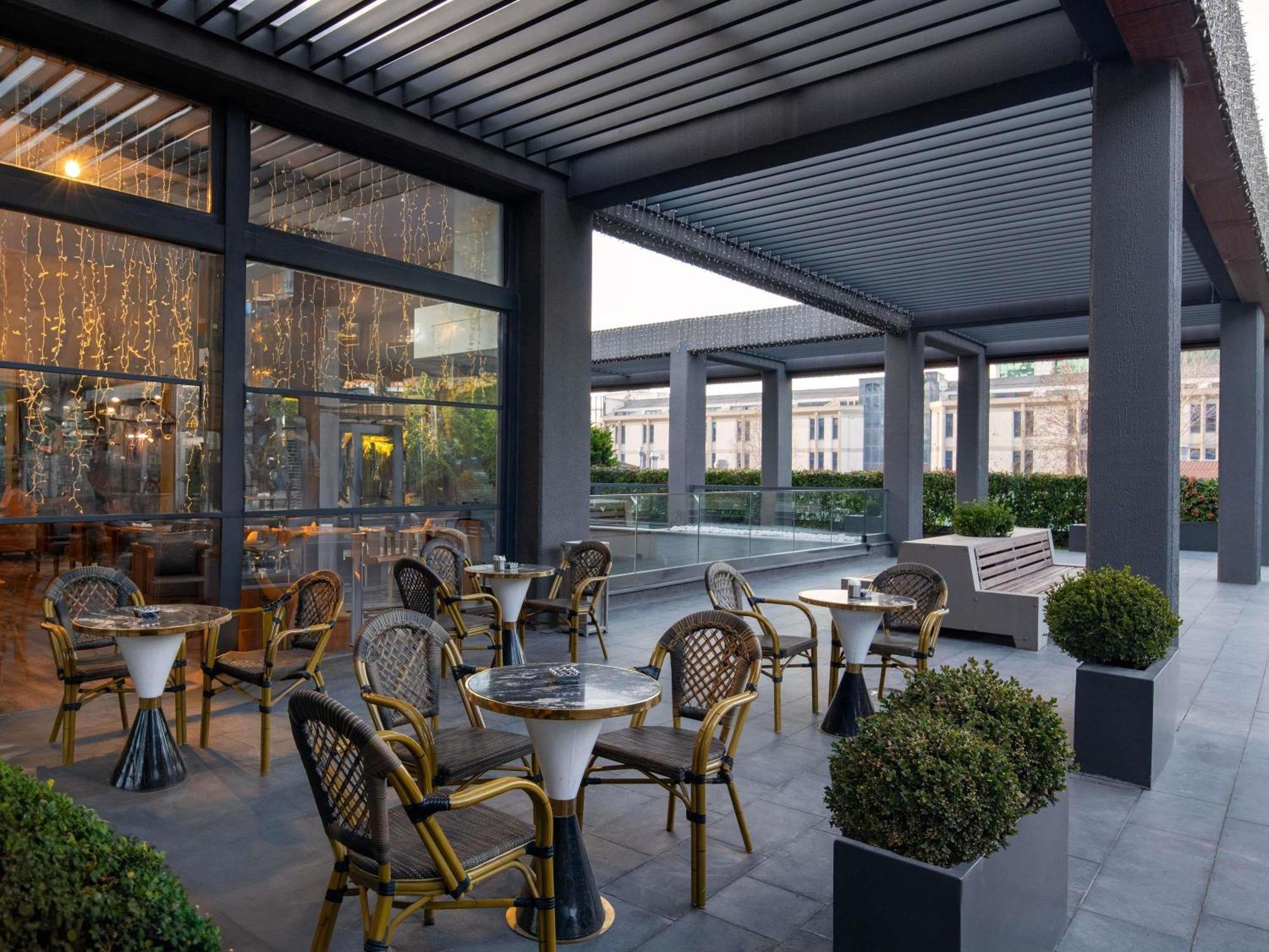 Готель Movenpick Living Istanbul West Екстер'єр фото