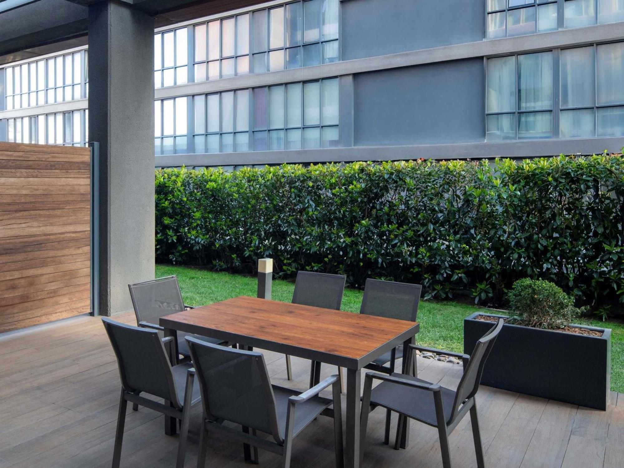 Готель Movenpick Living Istanbul West Екстер'єр фото