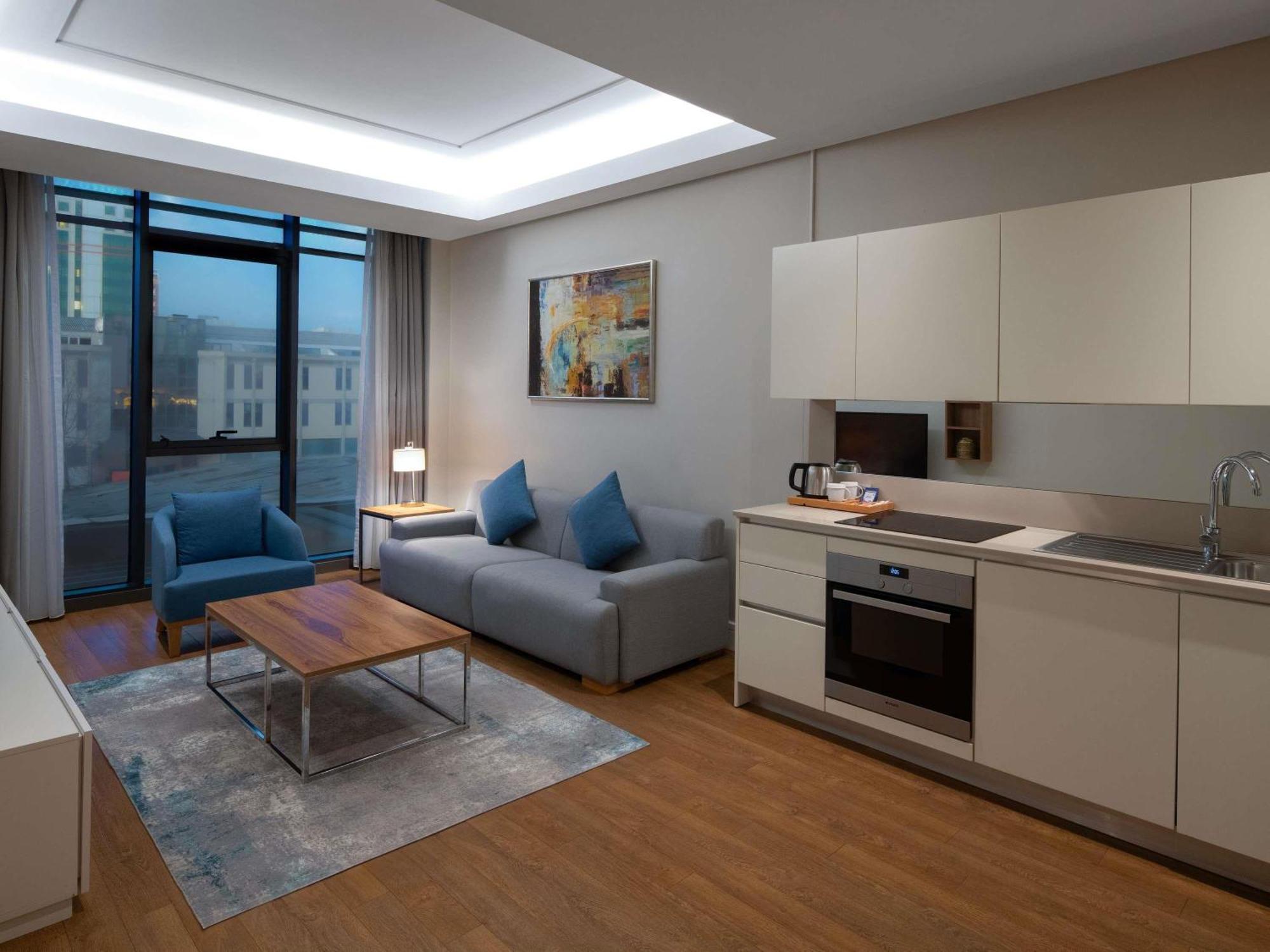 Готель Movenpick Living Istanbul West Екстер'єр фото