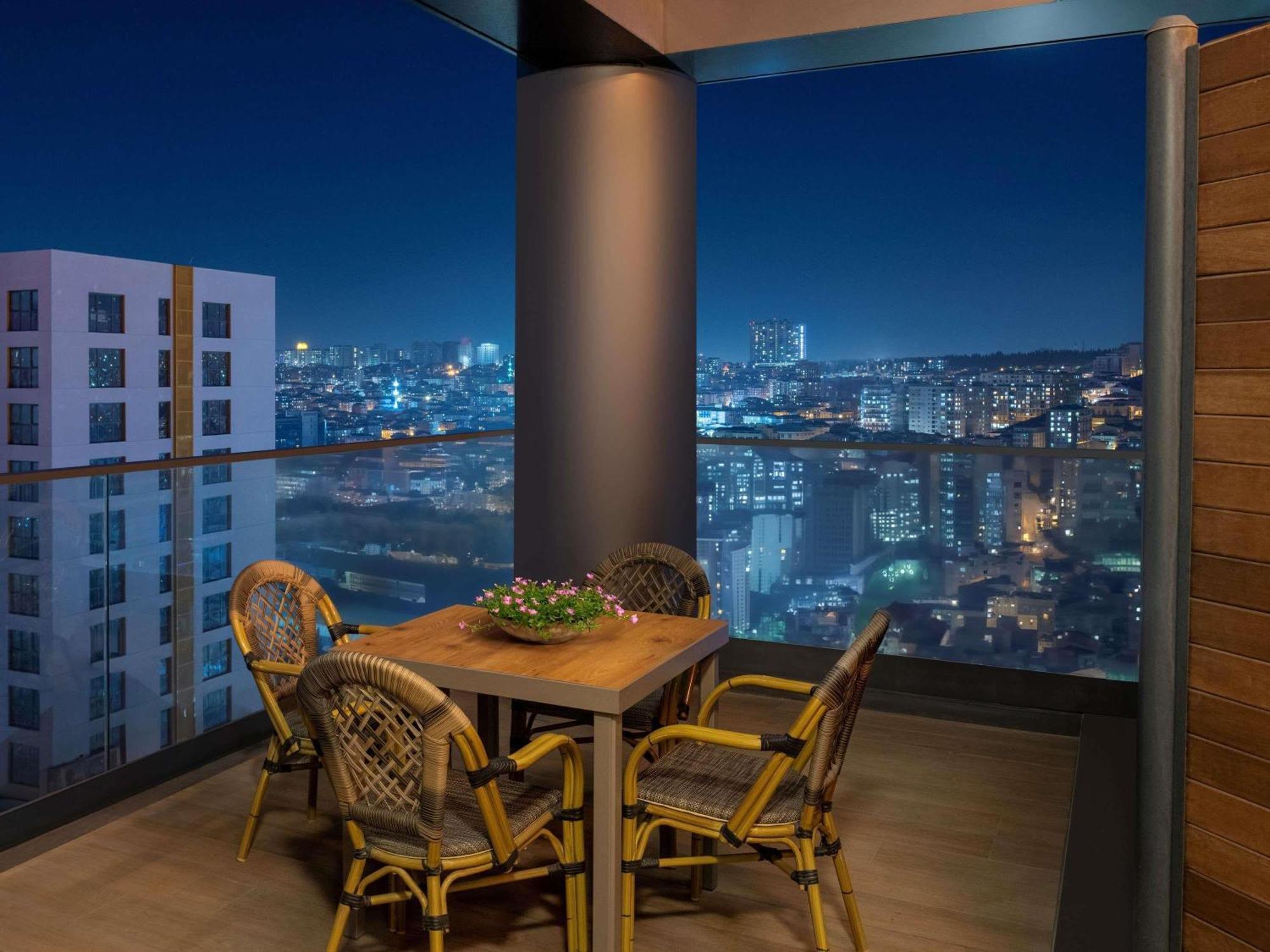 Готель Movenpick Living Istanbul West Екстер'єр фото